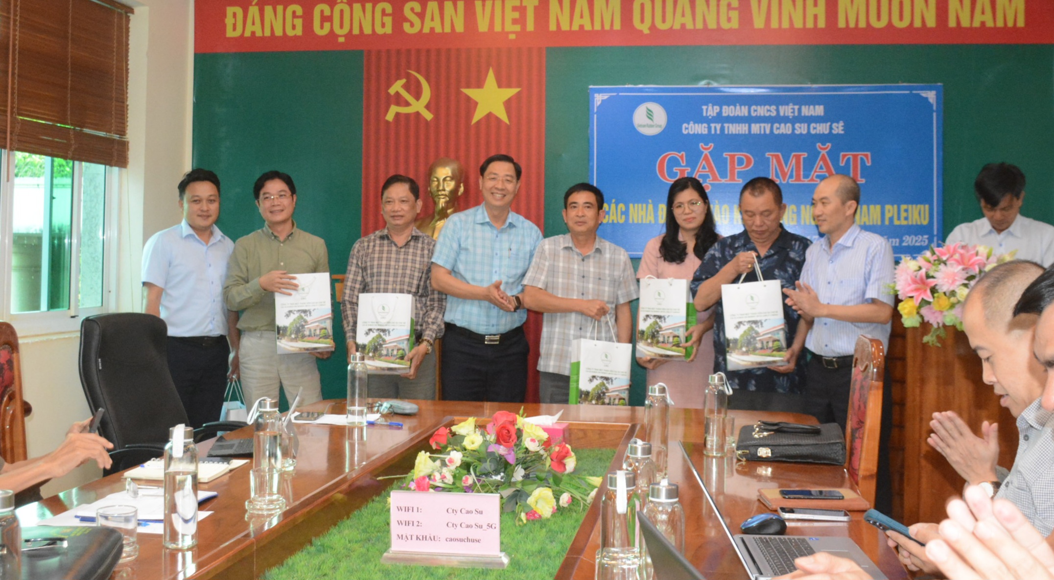Chủ đầu tư - Công ty TNHH MTV Cao su Chư Sê gặp mặt Nhà đầu tư